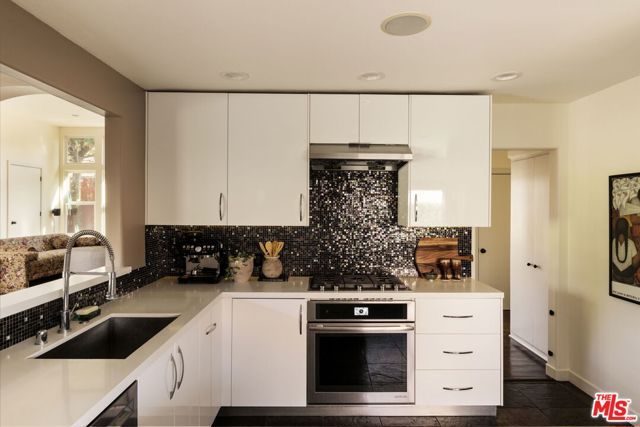 3842 Alsace Avenue, Los Angeles, CA 90008