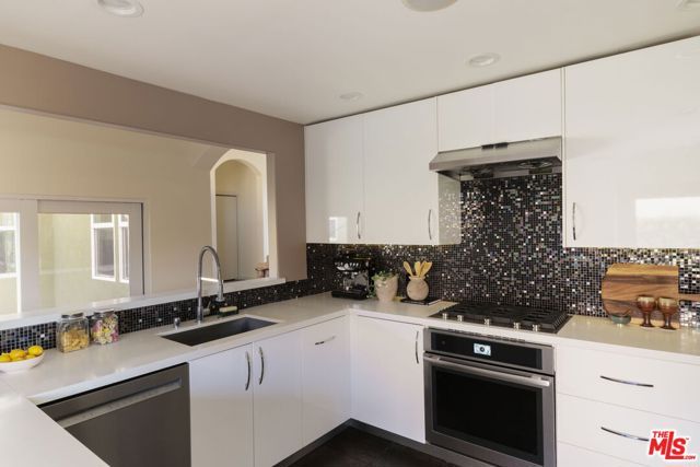 3842 Alsace Avenue, Los Angeles, CA 90008