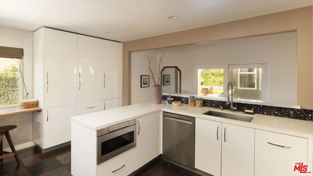 3842 Alsace Avenue, Los Angeles, CA 90008