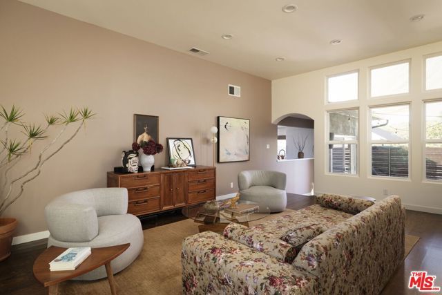 3842 Alsace Avenue, Los Angeles, CA 90008