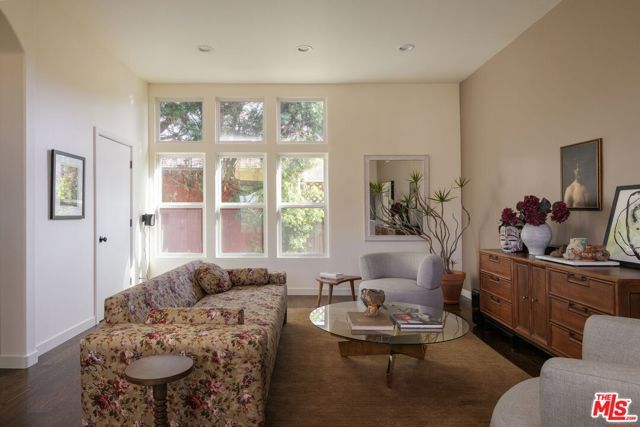 3842 Alsace Avenue, Los Angeles, CA 90008