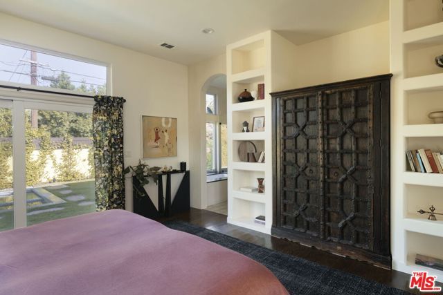 3842 Alsace Avenue, Los Angeles, CA 90008