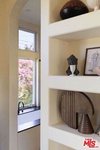 3842 Alsace Avenue, Los Angeles, CA 90008