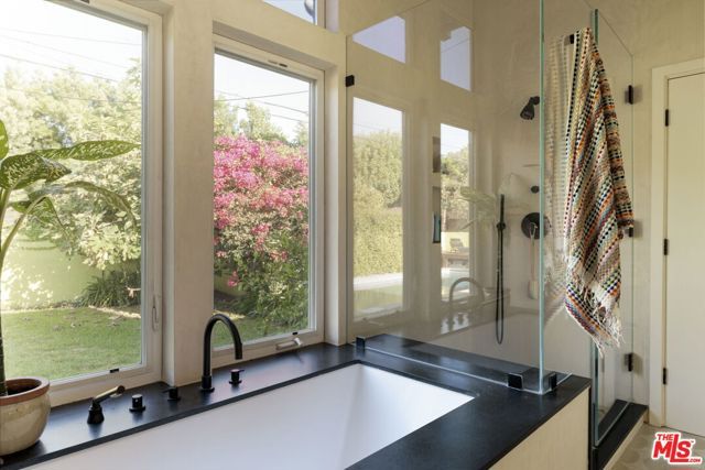 3842 Alsace Avenue, Los Angeles, CA 90008