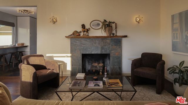 3842 Alsace Avenue, Los Angeles, CA 90008