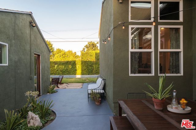 3842 Alsace Avenue, Los Angeles, CA 90008