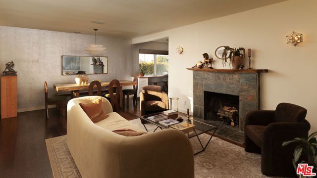 3842 Alsace Avenue, Los Angeles, CA 90008