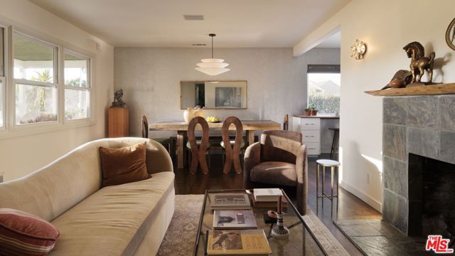 3842 Alsace Avenue, Los Angeles, CA 90008