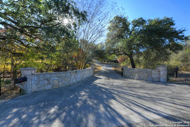105 Shane Ln, Boerne, TX 78006