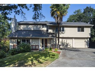 975 W SILVER Ct, Roseburg, OR 97471