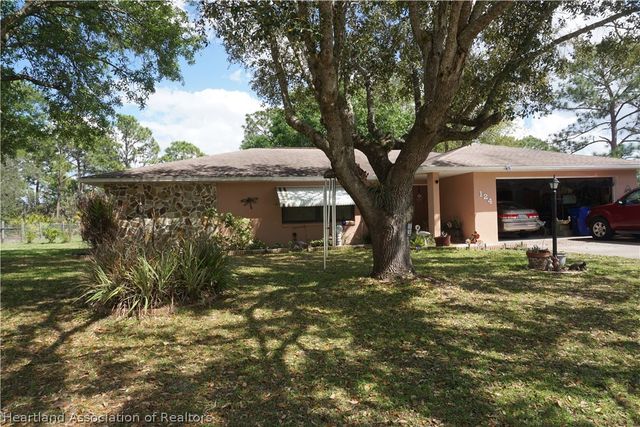 124 Corine Avenue NW, Lake Placid, FL 33852