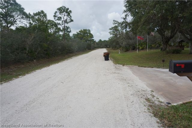 124 Corine Avenue NW, Lake Placid, FL 33852