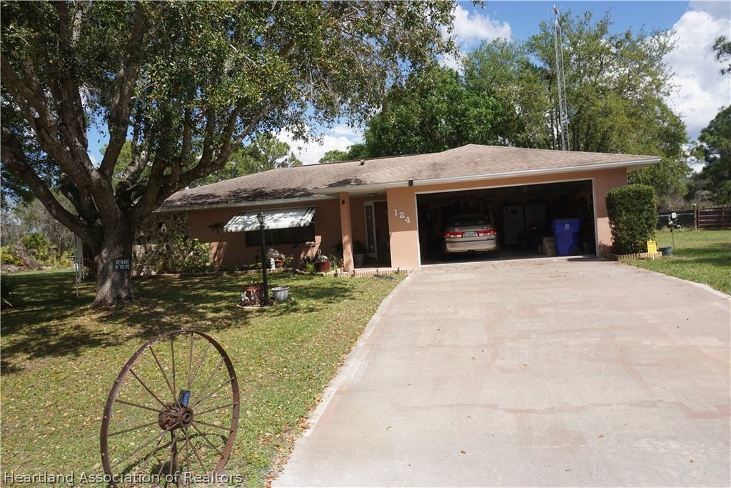 124 Corine Avenue NW, Lake Placid, FL 33852