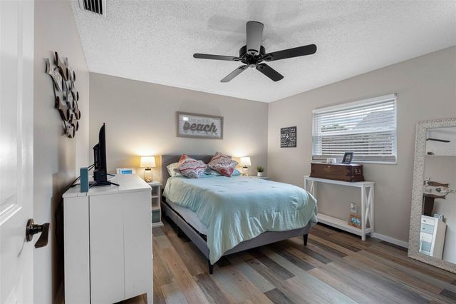 13440 RUSTIC PINES BOULEVARD S, Seminole, FL 33776