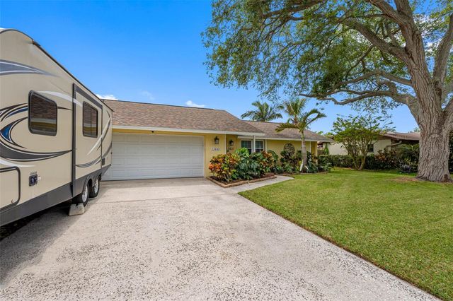 13440 RUSTIC PINES BOULEVARD S, Seminole, FL 33776