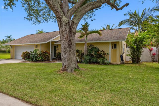 13440 RUSTIC PINES BOULEVARD S, Seminole, FL 33776