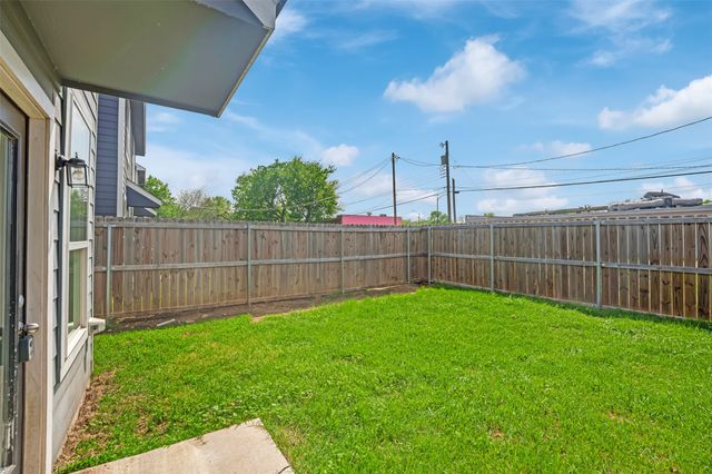 1606 Ash Crescent Street, Fort Worth, TX 76104