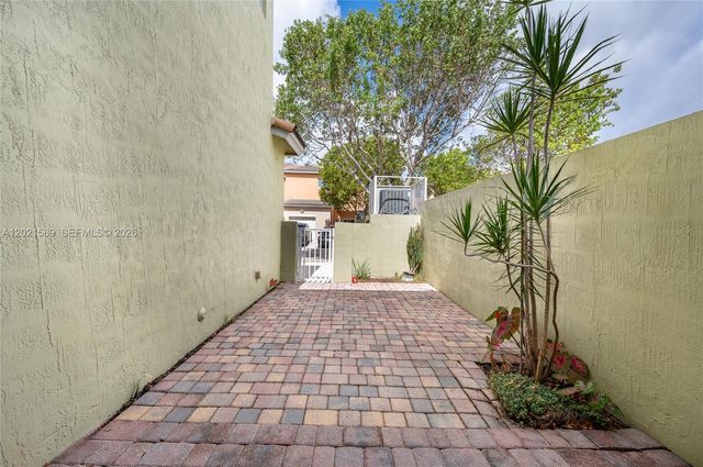 2343 SE 16th Pl, Homestead, FL 33035