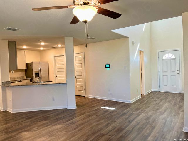 8563 Redhawk Loop, San Antonio, TX 78222