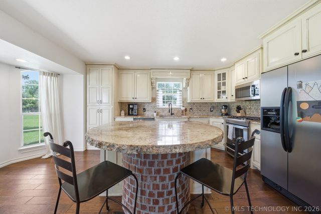 9215 E 156th Street N, Collinsville, OK 74021