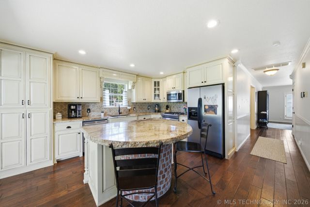 9215 E 156th Street N, Collinsville, OK 74021
