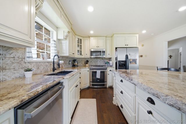 9215 E 156th Street N, Collinsville, OK 74021