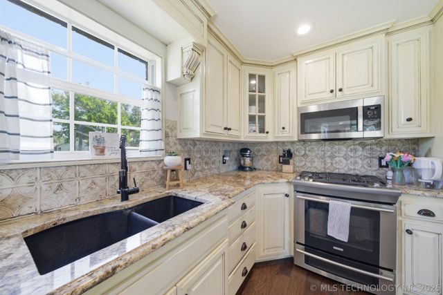 9215 E 156th Street N, Collinsville, OK 74021