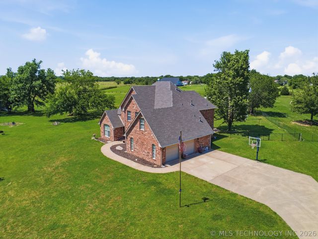 9215 E 156th Street N, Collinsville, OK 74021