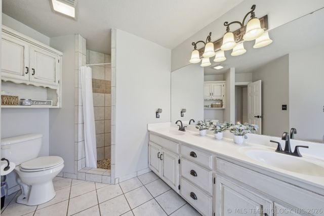 9215 E 156th Street N, Collinsville, OK 74021