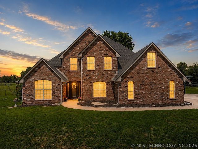 9215 E 156th Street N, Collinsville, OK 74021