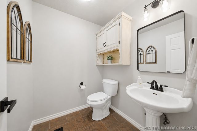 9215 E 156th Street N, Collinsville, OK 74021