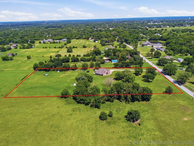 9215 E 156th Street N, Collinsville, OK 74021