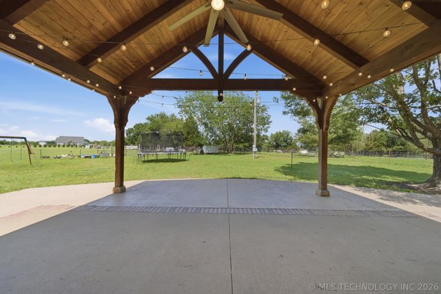 9215 E 156th Street N, Collinsville, OK 74021