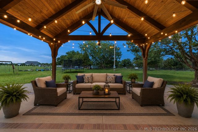 9215 E 156th Street N, Collinsville, OK 74021