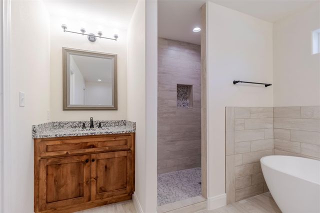 346 Webb ST, Smithville, TX 78957