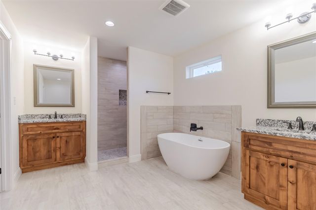346 Webb ST, Smithville, TX 78957