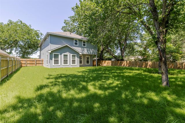 346 Webb ST, Smithville, TX 78957