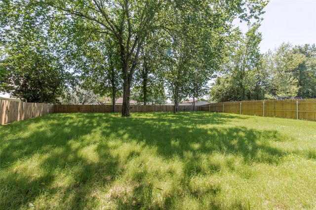 346 Webb ST, Smithville, TX 78957