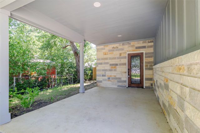 346 Webb ST, Smithville, TX 78957