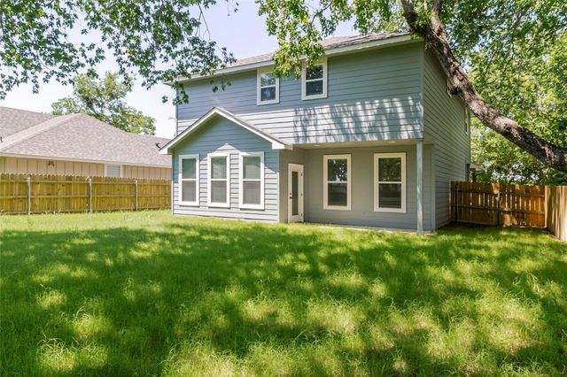 346 Webb ST, Smithville, TX 78957