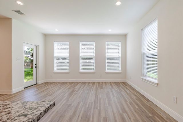 346 Webb ST, Smithville, TX 78957