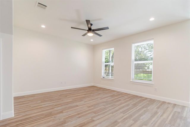 346 Webb ST, Smithville, TX 78957