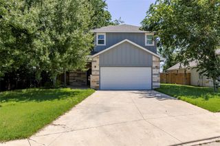 346 Webb ST, Smithville, TX 78957
