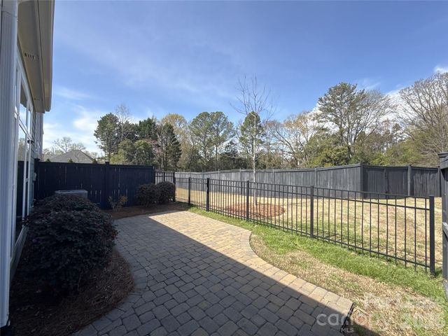 11218 Cobb Creek Court, Charlotte, NC 28277