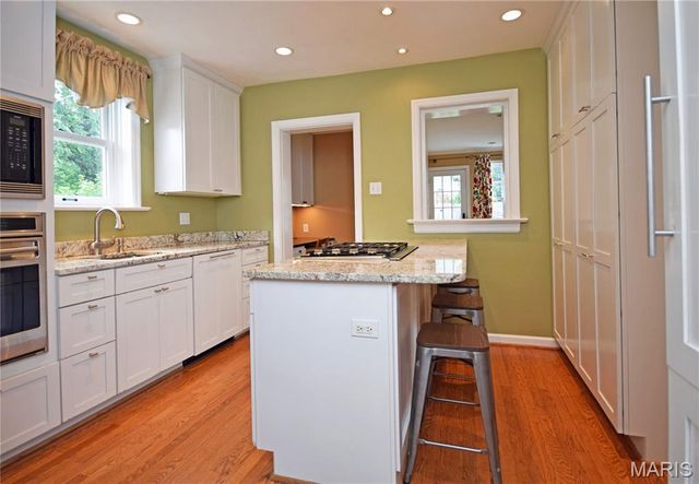 51 Webster Acres, Webster Groves, MO 63119