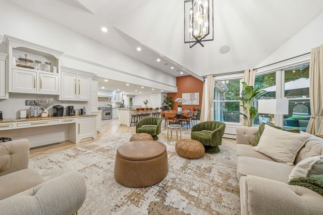21 Monisa Kay Dr, Plymouth, MA 02360