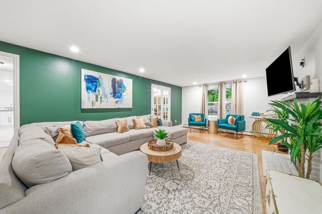 21 Monisa Kay Dr, Plymouth, MA 02360
