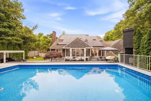 21 Monisa Kay Dr, Plymouth, MA 02360