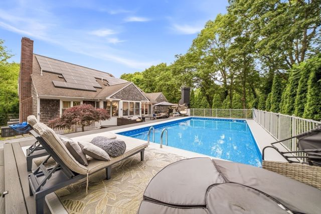 21 Monisa Kay Dr, Plymouth, MA 02360