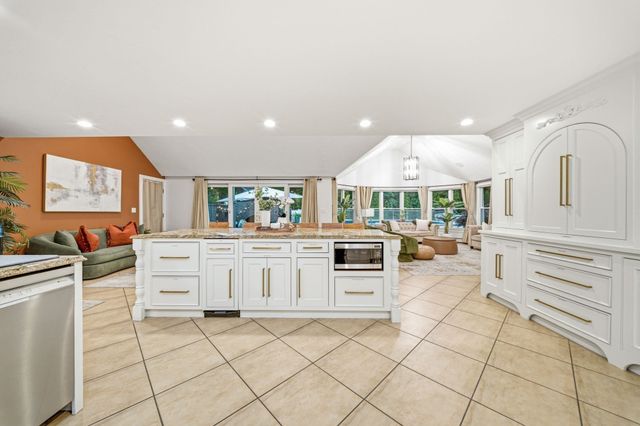 21 Monisa Kay Dr, Plymouth, MA 02360